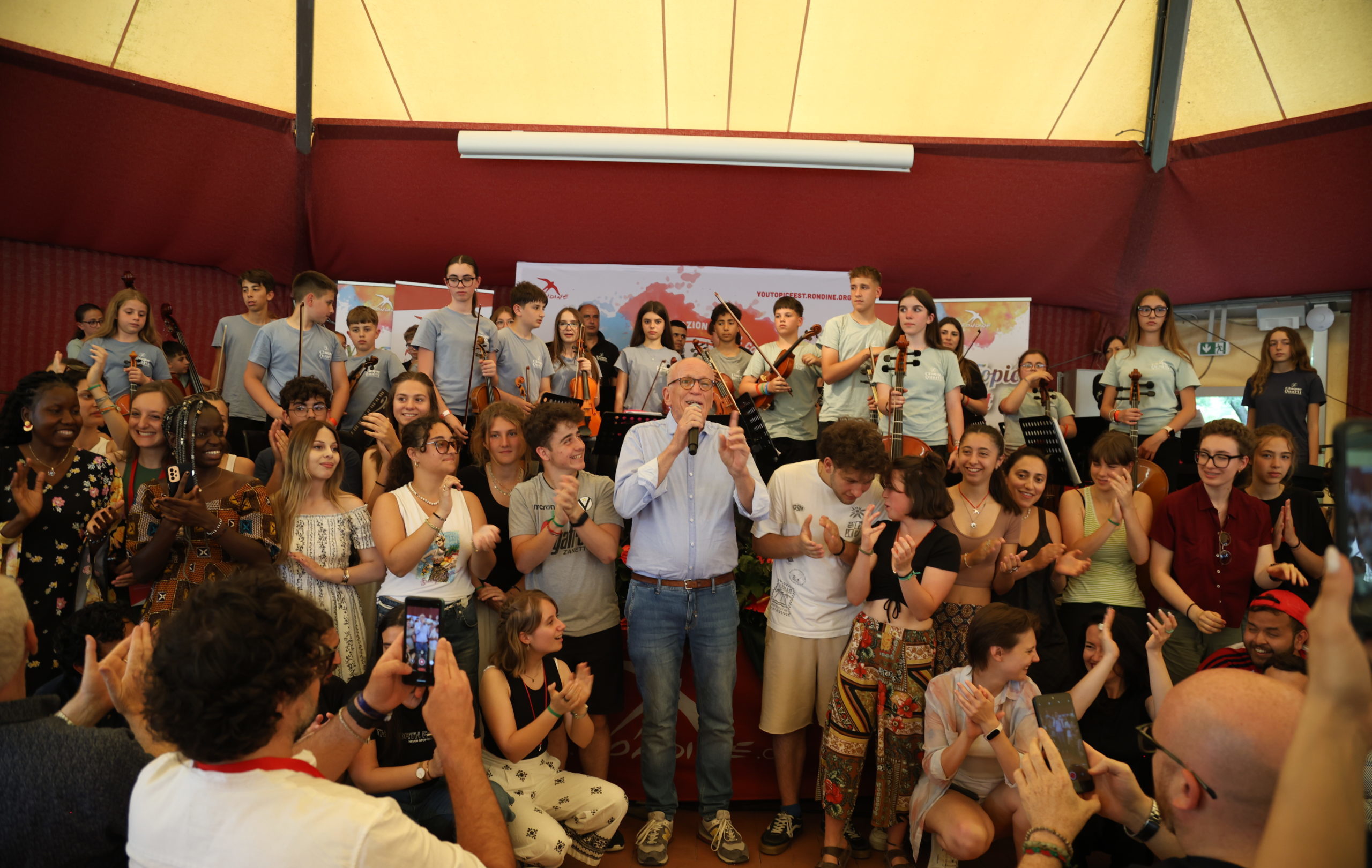 Dopo i grandi nomi di YouTopic Fest 2025, uno sguardo al futuro: l’edizione 2026 sarà dedicata al tema “Inquietudine – come custodire la scintilla dell’umano?”